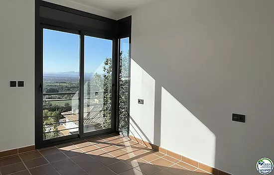 Beautiful house with pool, garage and views