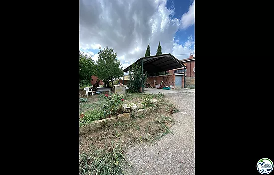 Grande ferme catalane au centre de La Bisbal d'Empordà.