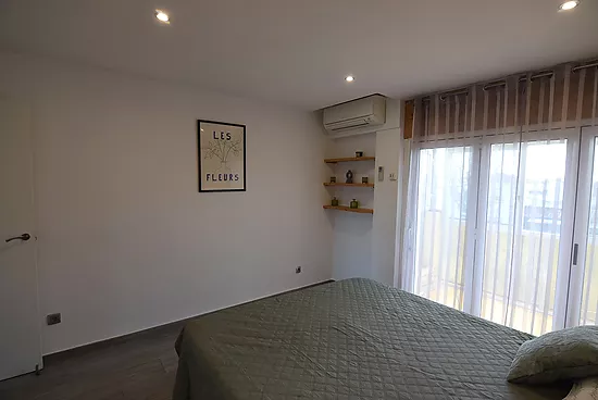 Empuriabrava, alquiler, apartamento  4 personas con vistas a canal