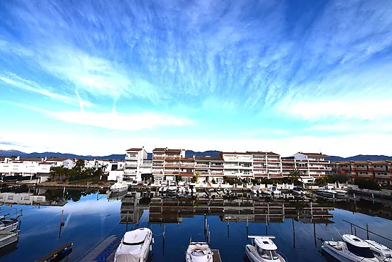 Empuriabrava, alquiler, apartamento  4 personas con vistas a canal