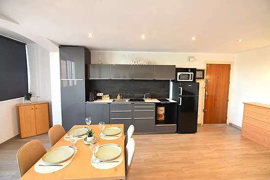 Empuriabrava, alquiler, apartamento  4 personas con vistas a canal