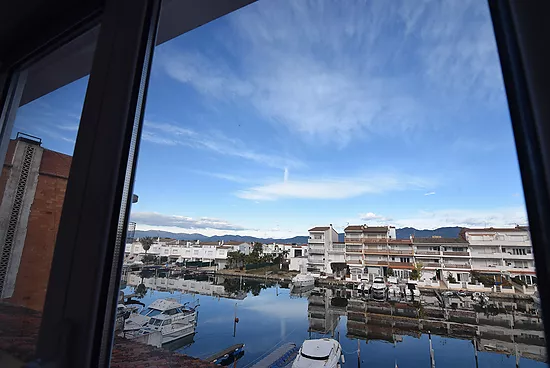 Empuriabrava, alquiler, apartamento  4 personas con vistas a canal