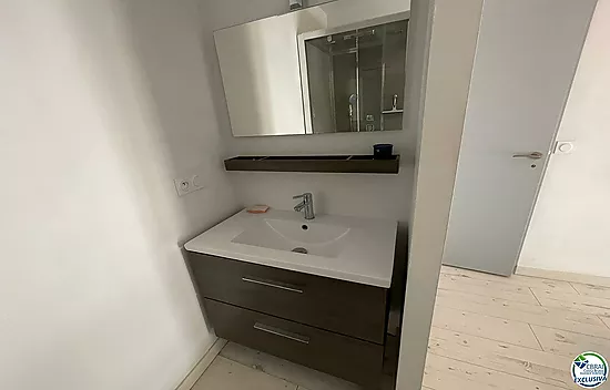 APARTAMENTO SOLEADO, REFORMADO, 3 DORMITORIOS, 2 BAÑOS A 150 M DE LA PLAYA, CERCA DE TODOS LOS SERVI