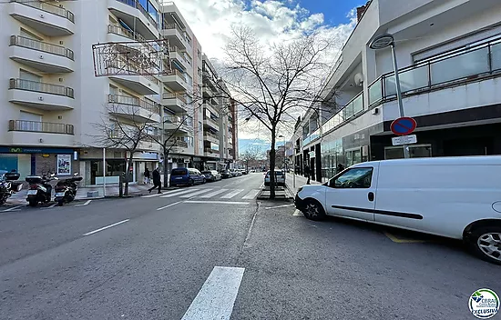 APARTAMENTO SOLEADO, REFORMADO, 3 DORMITORIOS, 2 BAÑOS A 150 M DE LA PLAYA, CERCA DE TODOS LOS SERVI