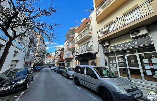 APARTAMENTO SOLEADO, REFORMADO, 3 DORMITORIOS, 2 BAÑOS A 150 M DE LA PLAYA, CERCA DE TODOS LOS SERVI