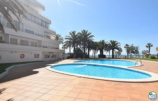 Studio en première ligne de mer avec piscines communautaires à Santa Margarita, Roses.