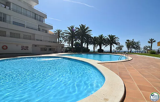 Studio en première ligne de mer avec piscines communautaires à Santa Margarita, Roses.