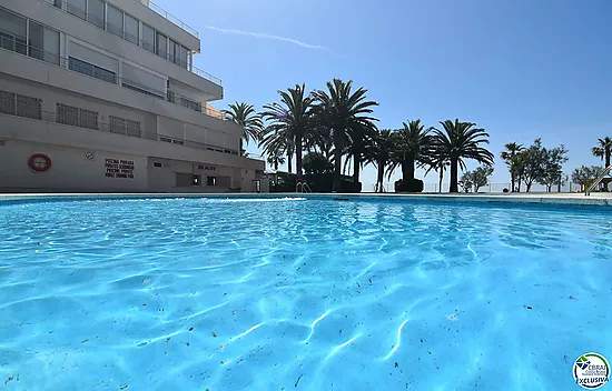 Studio en première ligne de mer avec piscines communautaires à Santa Margarita, Roses.