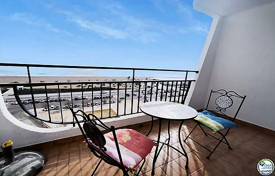 Completely renovated apartment with sea view in Empuriabrava, Costa Brava (Spain)