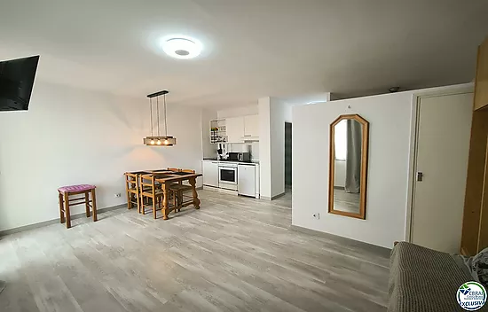 Completely renovated apartment with sea view in Empuriabrava, Costa Brava (Spain)