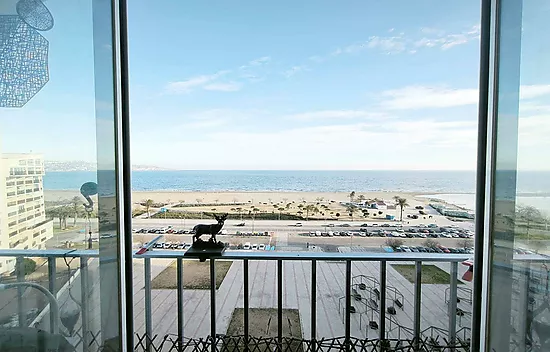 Opportunity on the Costa Brava!! Apartment with Sea Views 50m from the beach of Empuriabrava with al