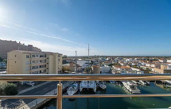 GRANDE TERRASSE ET VUE MER AVEC HUTG