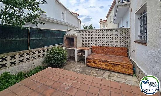 Maison Individuelle à Empuriabrava - À Vendre