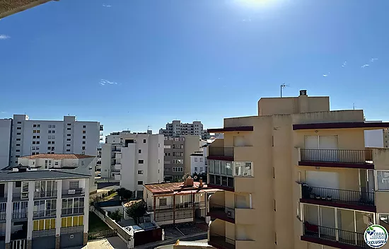 BEL ET TRÈS LUMINEUX APPARTEMENT DE 2 CHAMBRES À SANTA MARGARITA, À 300 MÈTRES DE LA PLAGE.