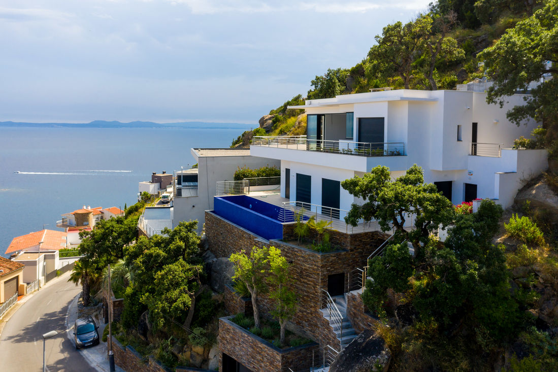 Rosas, Canyelles, en venta ,magnífica casa de nueva construcción con piscina y vistas inmejorables a