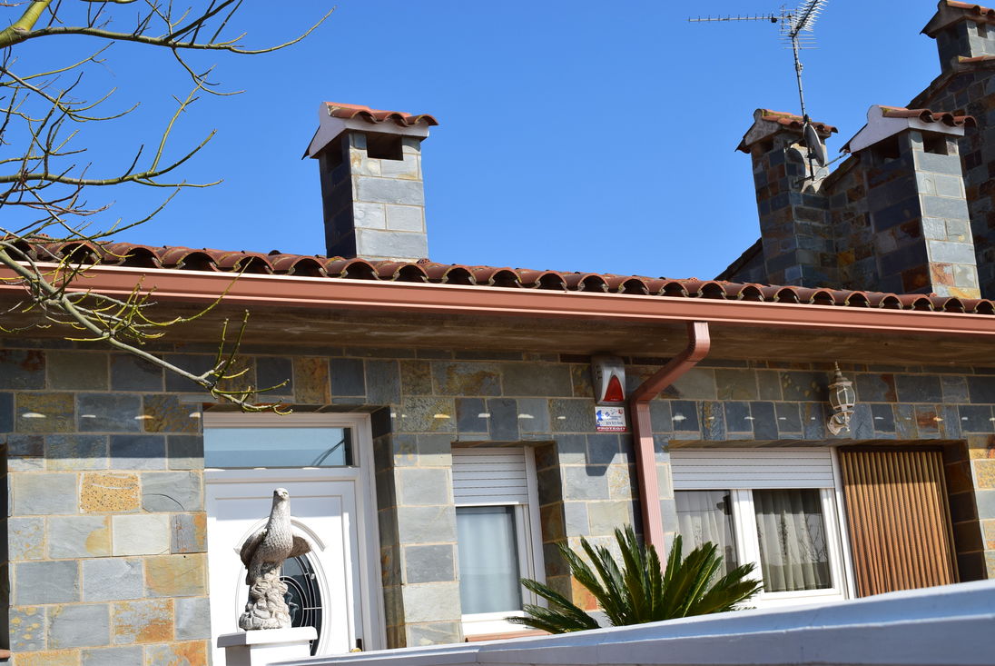 Castelló d'Empúries, house on ground floor for sale , full comfort and heated pool