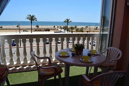 Empuriabrava, à louer, appartement  pour 6 personnes en toute première ligne de plage,proche du cent