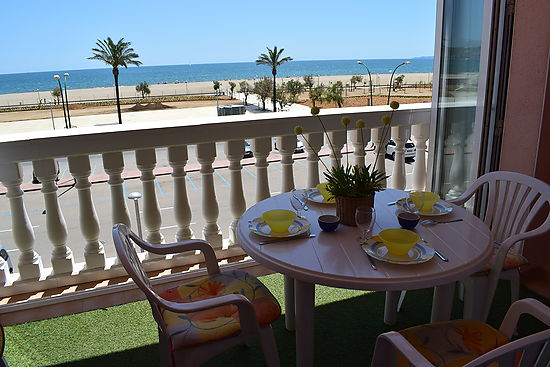 Empuriabrava, à louer, appartement  pour 6 personnes en toute première ligne de plage,proche du cent