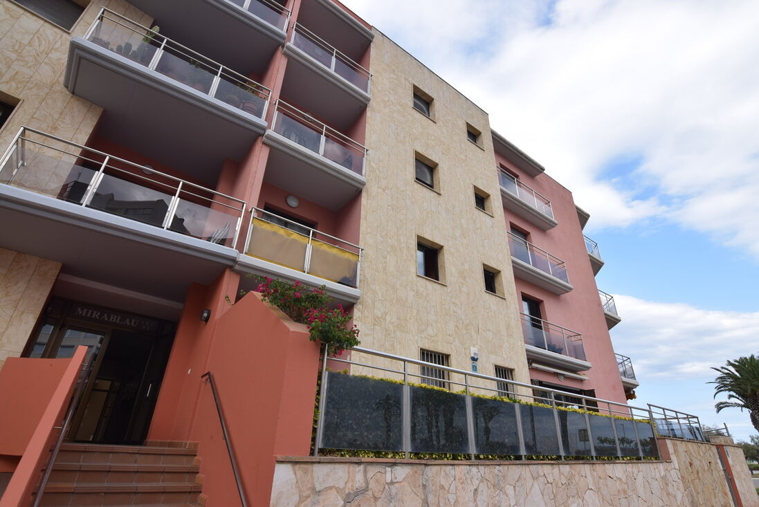 Wonderful flat, close to the beach, 2 bedrooms + parking with TOURIST LICENSE