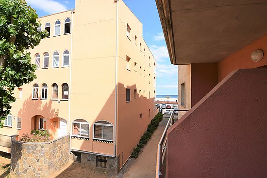 Wonderful flat, close to the beach, 2 bedrooms + parking with TOURIST LICENSE