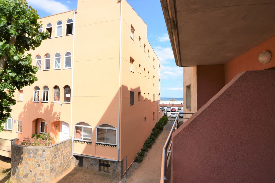 Estupendo apartamento, cerca de la playa, 2 dormitorios + parking con LICENCIA TURÍSTICA