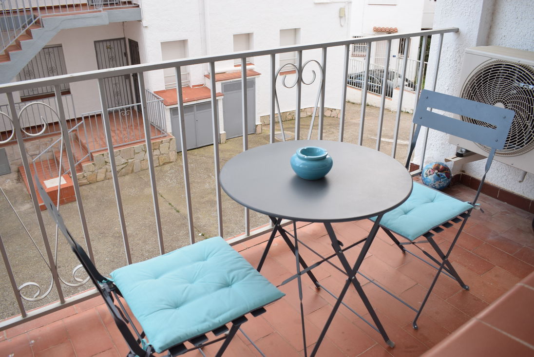 Empuriabrava For Rent Apartment With Community Pool And Air