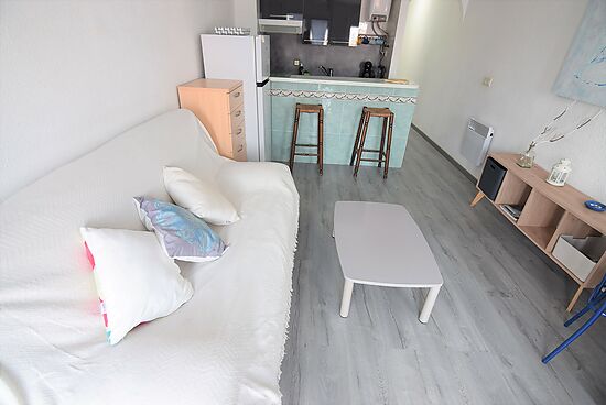 Empuriabrava, for rent, apartment with 1 bedroom, canal's view, near center and beach