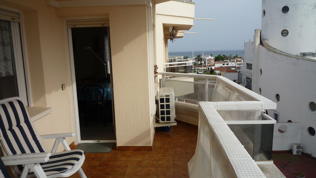 Empuriabrava, en vente, bel appartement avec vue sur le canal et la mer, proche plage et centre