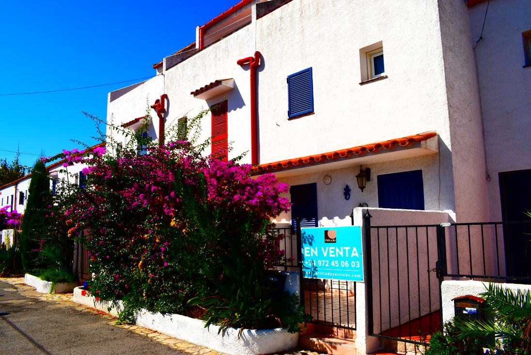 Empuriabrava for sale, fisher house with private mooring